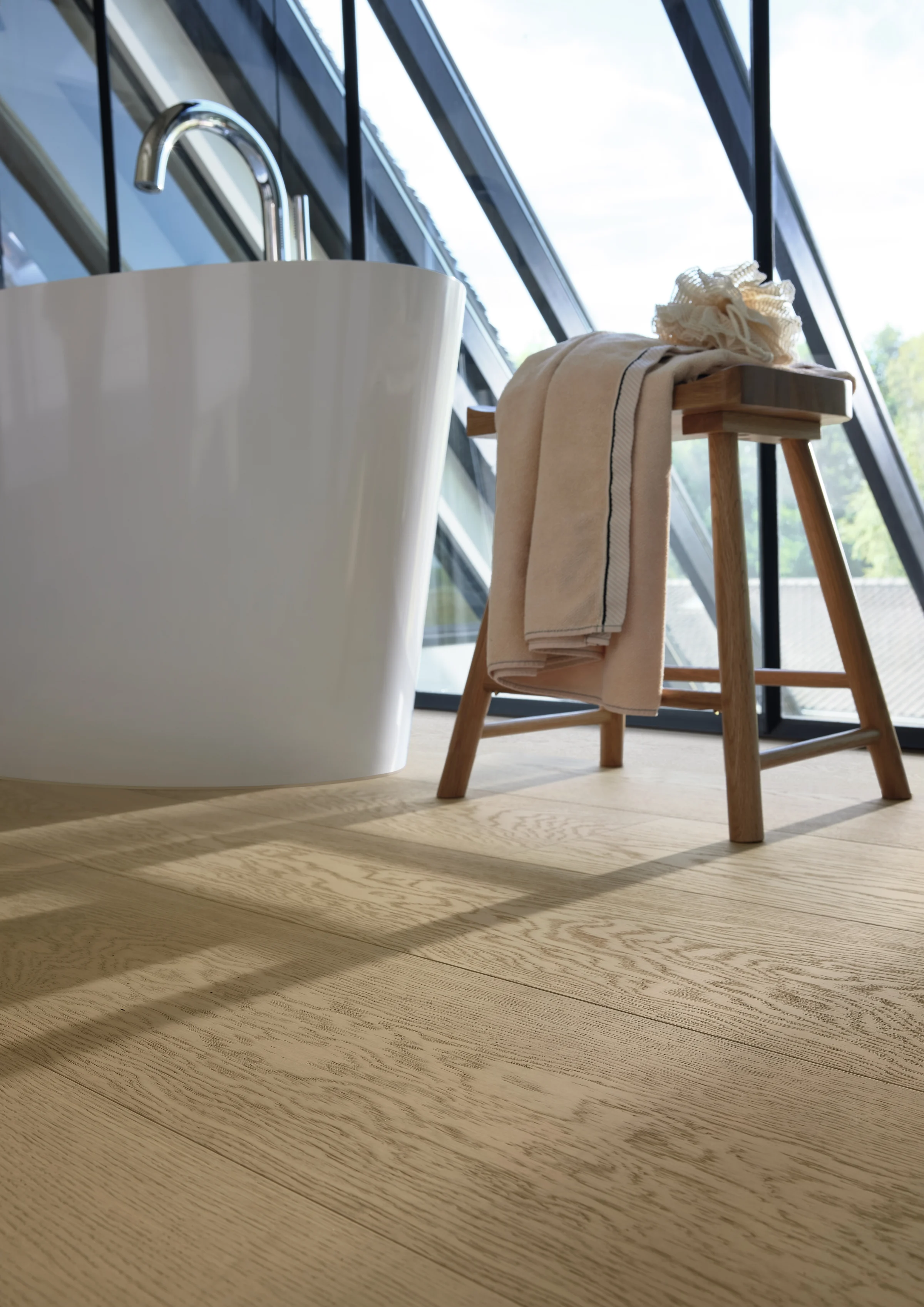 Detalle del acabado de Roble natural gris arena 20224 MEISTER